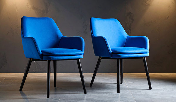 blaue_stuehle