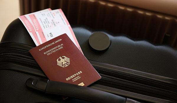 deutscher_pass German Passport on Luggage